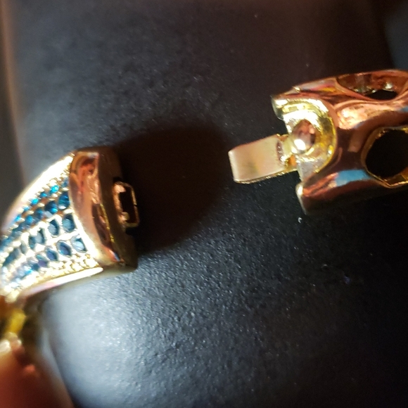 Hummingbird Bangle Bracelet - Picture 7 of 8